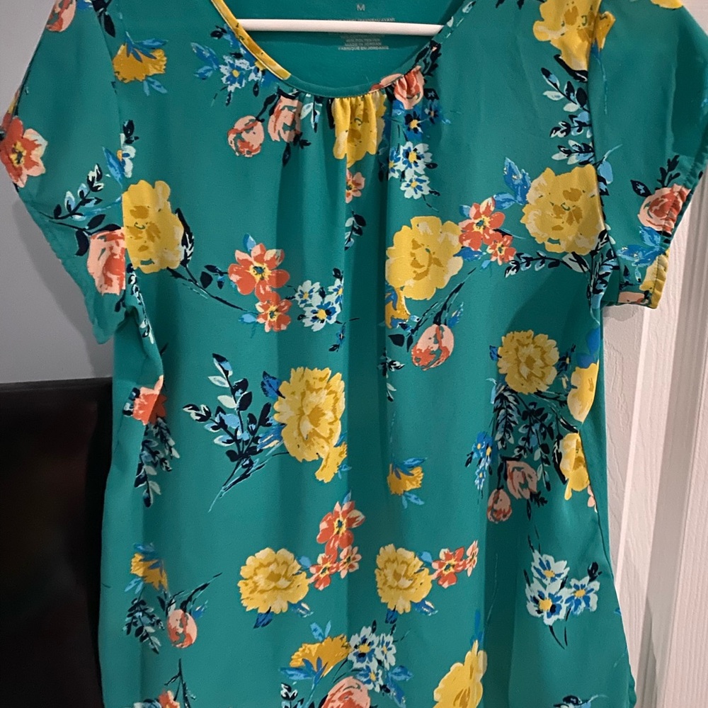 Womens short sleeve floral top